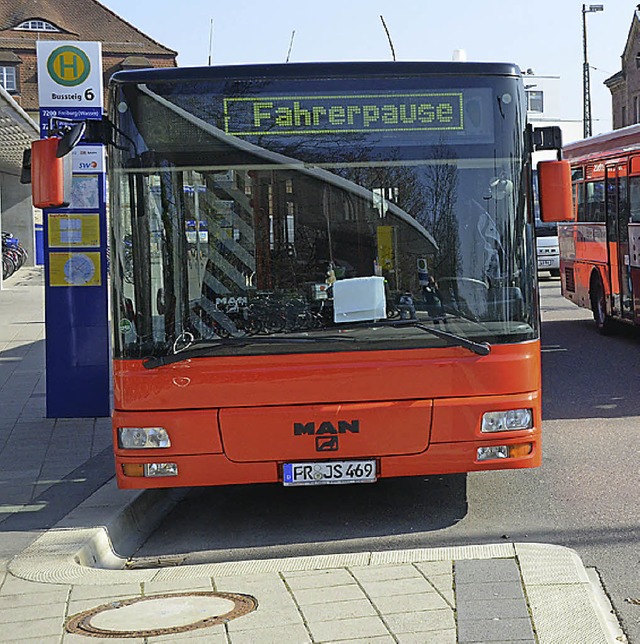Die roten Regionalbusse und deren Fahr...fel zwischen Stadt und Zweckverband.    | Foto: Walser
