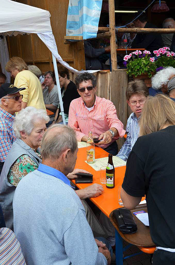 Beim 30. Wolfenweiler Weinfest der Gemeinde Schallstadt gab es guten Wein, gutgelaunte Festgste und eine lustige Winzerolympiade.
