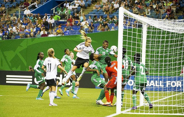 Lena Petermann erzielte den Siegtreffer zum 1:0 gegen Nigeria.  | Foto: AFP