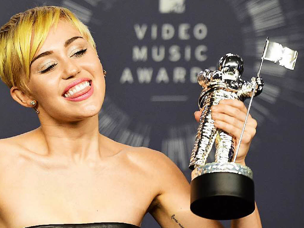 Miley Cyrus erhielt den Award fr „Wrecking Ball“ als bestes Video.