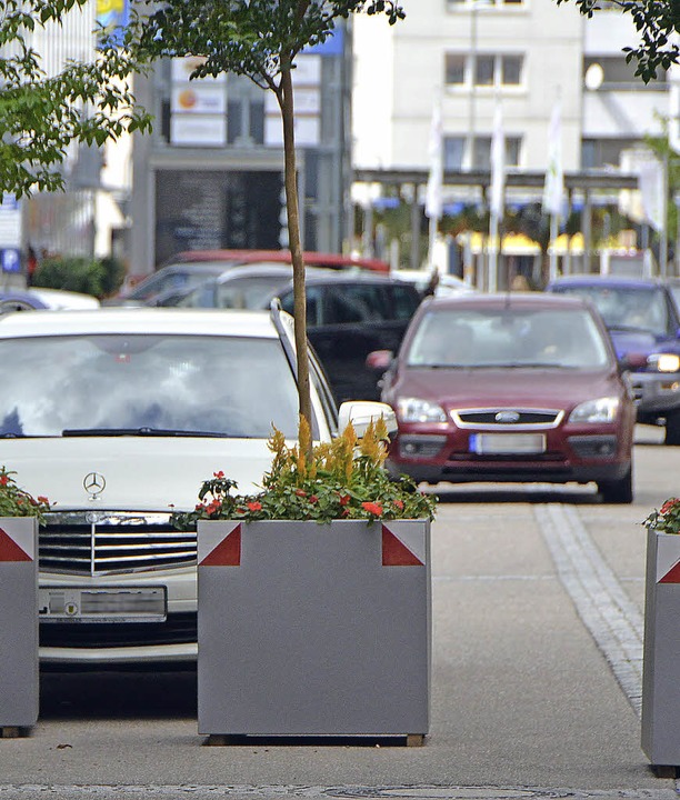 Sollen Autos auch künftig in die Kapuzinerstraße fahren und dort parken dürfen?   | Foto: Peter Gerigk (1), Moritz Lehmann (6)