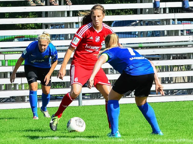 Rebekah Stott (am Ball) und der SC San...t. Dies wird sich in der Liga ndern.   | Foto:  Udo Knster