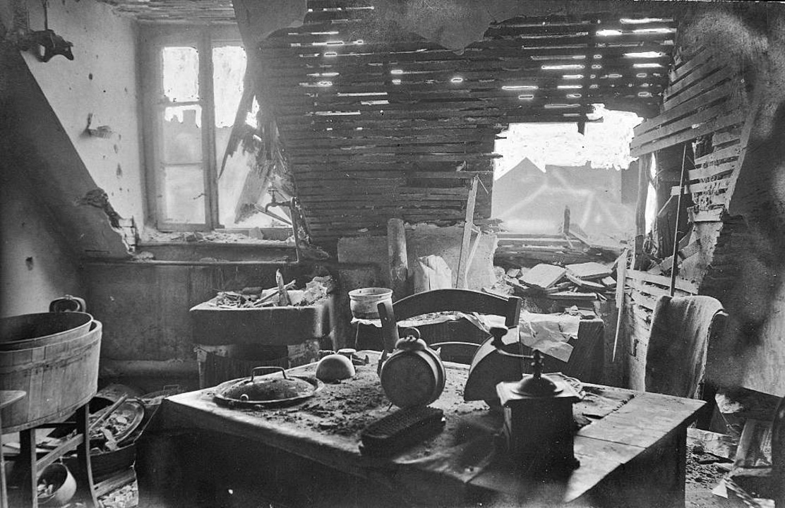 Zerstörtes Haus im Stühlinger, aufgenommen am 15. April 1915.  | Foto: privat