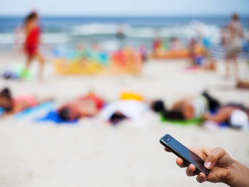 Wenn im Urlaub das Handy brummt  | Foto: dpa