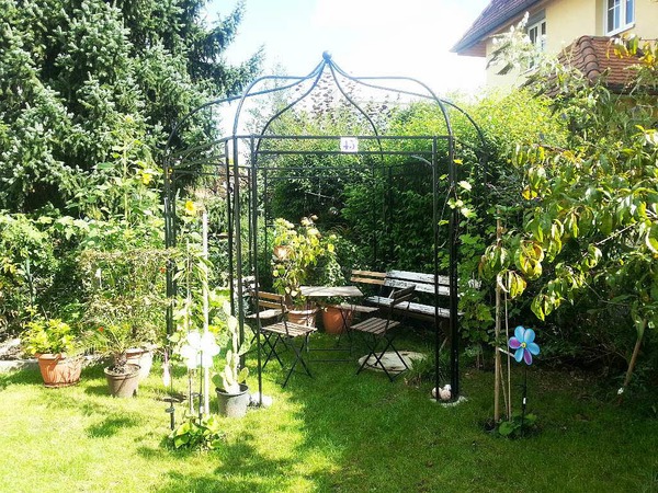 Jessica Graf: Unser eigener Garten hinterm Haus mitten in der Stadt.