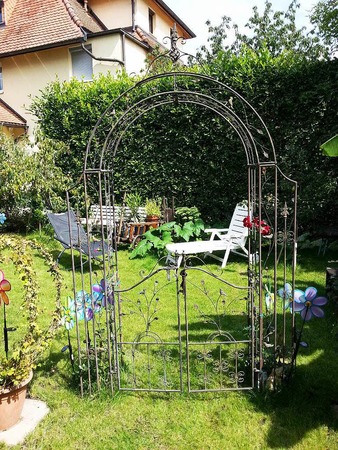 Jessica Graf: Unser eigener Garten hinterm Haus mitten in der Stadt.