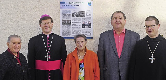 Vor dem Heimathaus der Burgers (von li...ger, Rudolf Gwinner und Tutilo Burger   | Foto: Ottmar Heiler