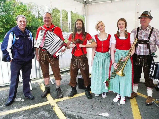 Sogar Stimmungsmusik aus Wales kommt m...ttoirfest und sorgt fr Unterhaltung.   | Foto: Danielle Hirschberger