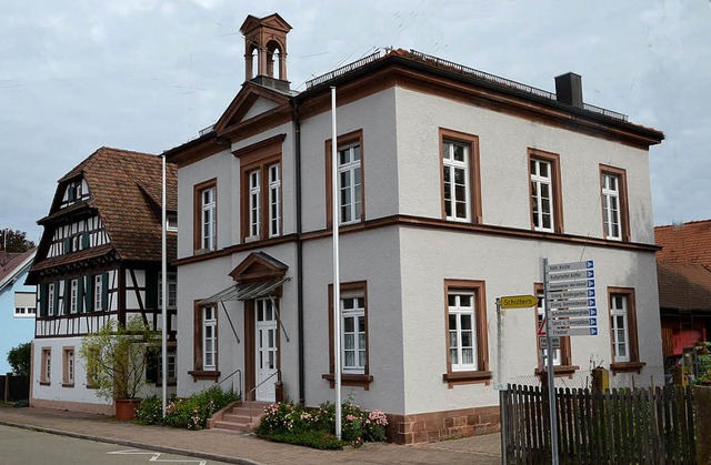 Sieht aus wie neu: das Rathaus in Hugsweier   | Foto: Alfred Arbandt