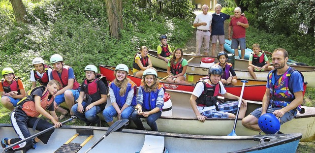 Der Rotary Club organisierte fr Jugendliche eine Kanufahrt.   | Foto: ZVG