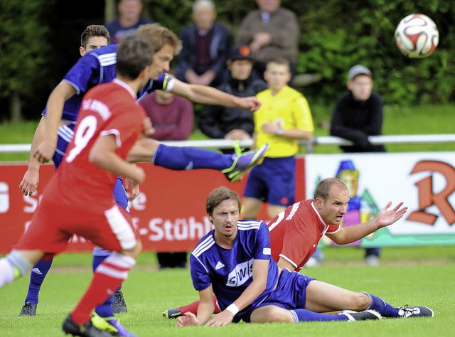 Intensiver Fuball: Aufsteiger TuS Bon...e Gegner schwierig macht zu gewinnen.   | Foto: Wolfgang Scheu