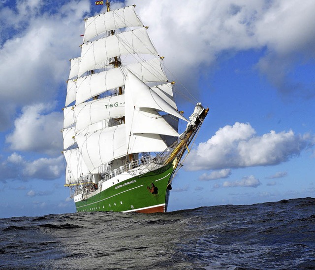 Die Dreimastbark Alexander von Humboldt 2 unter vollen Segeln  | Foto: DSST