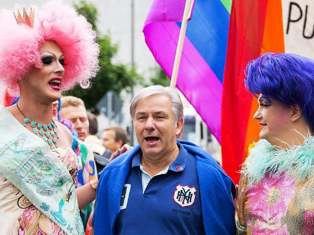 Klaus Wowereit pflegte sein Image als ...Erffnung des Christopher Street Day.   | Foto: dpa