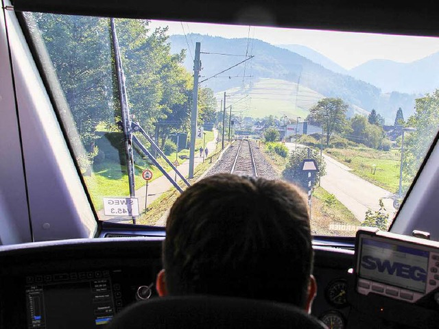 Neuer Zug in pittoresker Landschaft: Die Mnstertalbahn.  | Foto: A. Huber