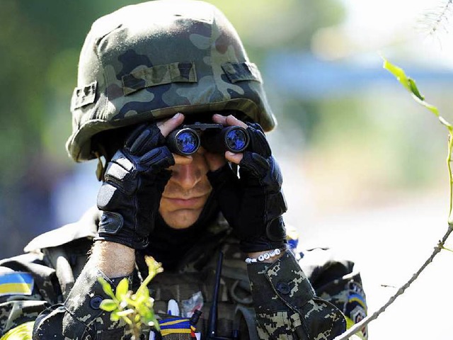 Augen auf: Ukrainischer Soldat in der Region Donezk  | Foto: AFP