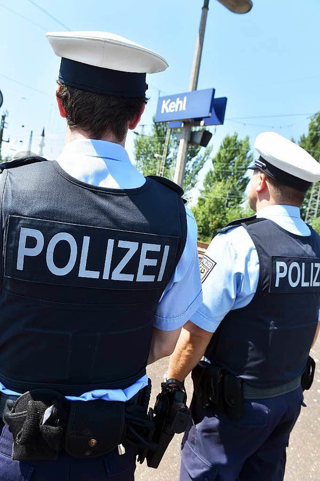 In Kehl stoppen Polizisten besonders viele Flchtlinge   | Foto: dpa