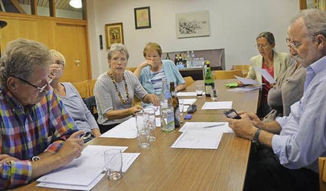 Annette Grether (rechte Seite, hinten)...der deren Inhalt so verstanden haben.   | Foto: Ralf H. Dorweiler