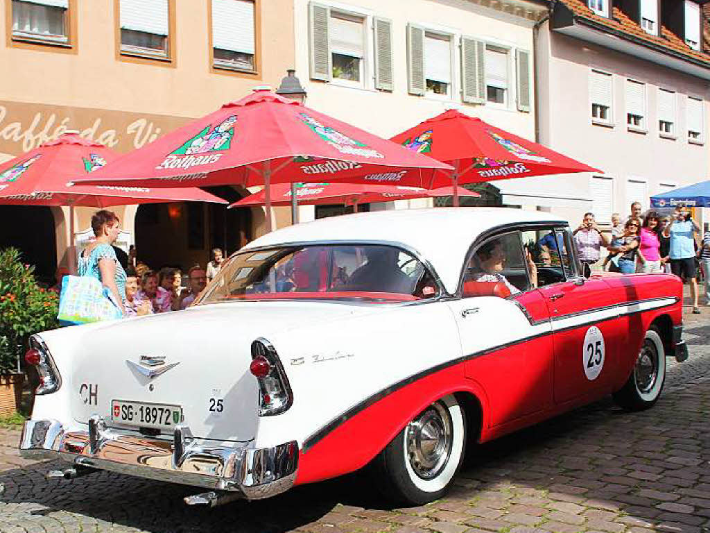 Nicht nur Kenner konnten sich an diesen Autos erfreuen: Die Raid Suisse- Paris zu Gast in Waldkirch.