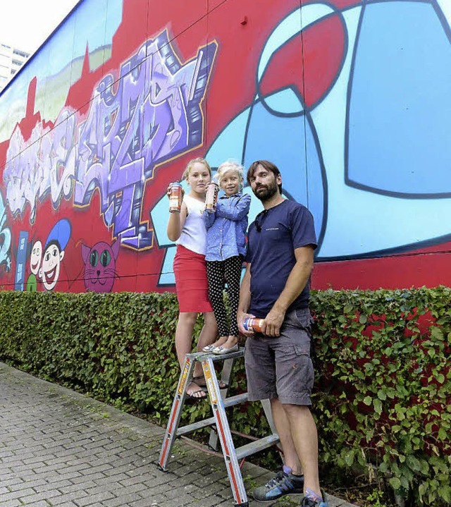 Gemeinsam mit Kindern aus dem Quartier...nd in ein buntes Kunstwerk verwandelt.  | Foto: Privat