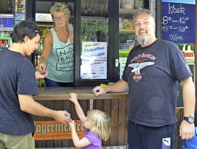 Auch wenn der Kiosk feste ffnungszeit...r ihre Gste auf dem Campingplatz da.   | Foto: Fillisch