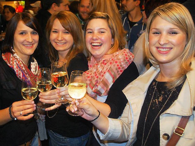 Das Breisacher Weinfest ist vor allem auch bei  jungen Weintrinkern beliebt.  | Foto: Benjamin Bohn