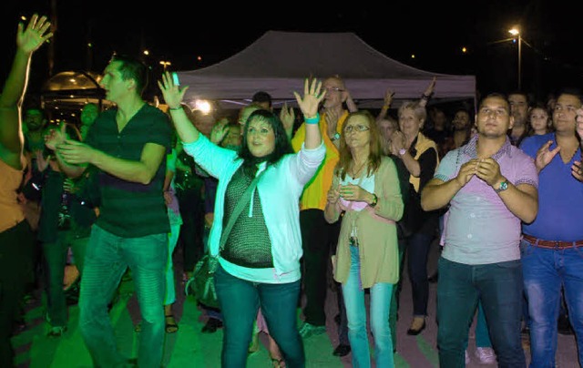 Die Gste machen begeistert mit am Trottoirfest.   | Foto: Ingrid Bhm-Jacob /Petra Wunderle
