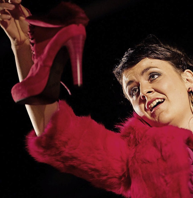 Oper: Lisetta (Jardena Flckiger) mit dem schicken Schuh  | Foto: Andreas Isenegger
