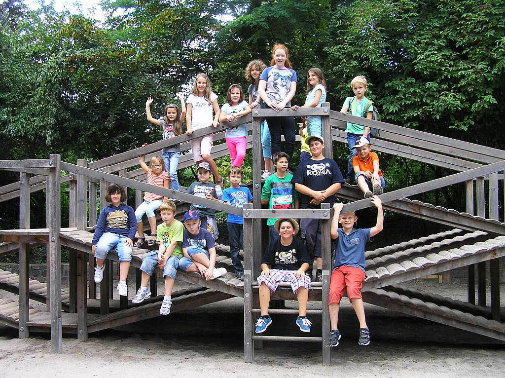 Kinder aus Kippenheim besuchen den Zoo in Karlsruhe.