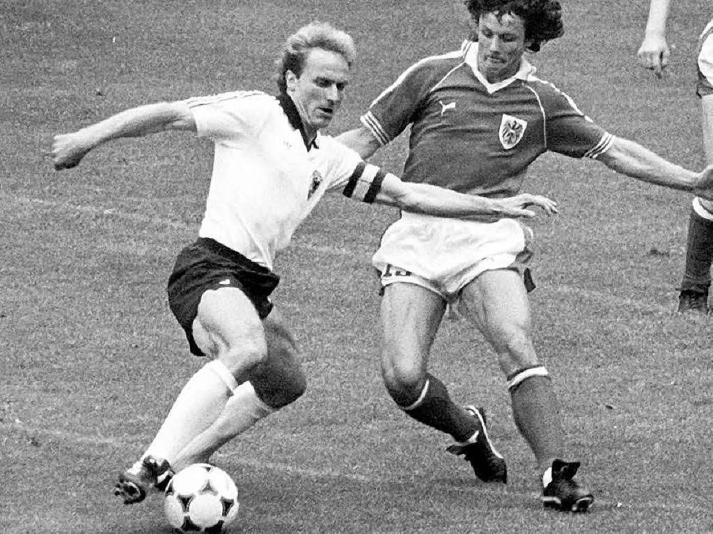 Karl-Heinz Rummenigge trat 1980 zum ersten Mal als Kapitn der Nationalmannschaft auf. In 51 Spielen war er der Mannschaftschef.