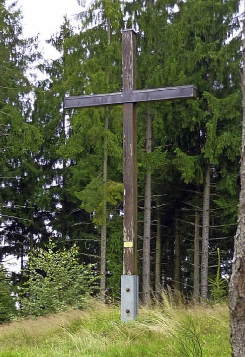 Das Schwedenkreuz an Walters Eck, zurü...des Schwarzwaldvereins neu errichtet.   | Foto: Verein