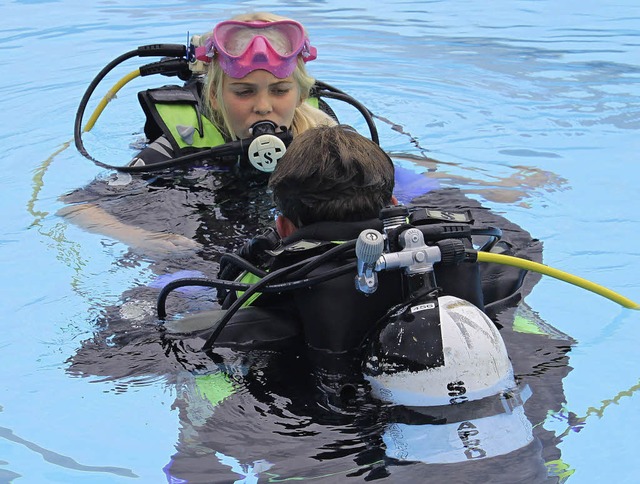 Bei der Ferienaktion &#8222;Schnuppert...chwerelosigkeit unter Wasser erleben.   | Foto: Lara Walter