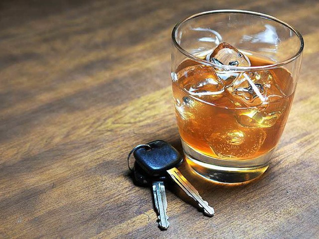 Alkohol und Autoschlssel &#8211; das ...al kurze Autofahrt ist eine Autofahrt.  | Foto: Fotolia.com/Danny Hooks 