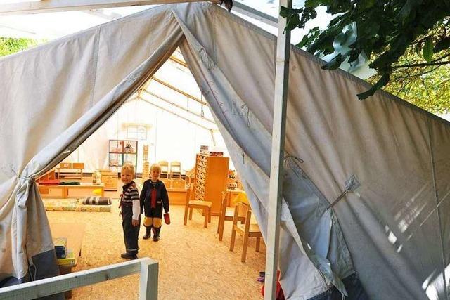 Wasserschaden in der Kita – Kinder mssen in Zelten spielen
