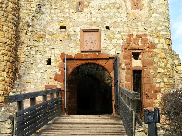 Hans-Dieter Nagel: Burg Rtteln, Eingang zur Oberburg