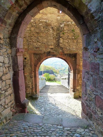 Hans-Dieter Nagel: Zugang zur Oberburg von innen, Burgruine Rtteln