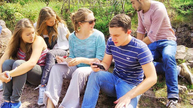 Schlerinnen und Schler  der Stauding... gemeinschaftlichen bersetzungsarbeit  | Foto: Privat