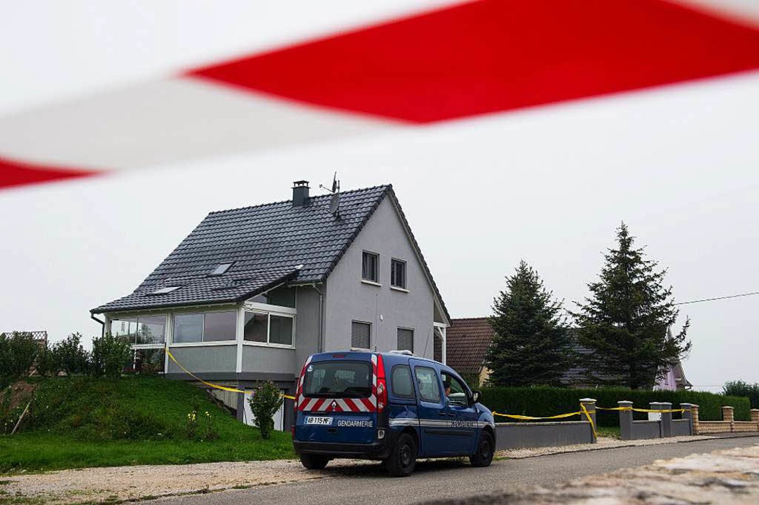 In diesem Einfamilienhaus im französischen Moernach spielte sich die Bluttat ab.  | Foto: AFP