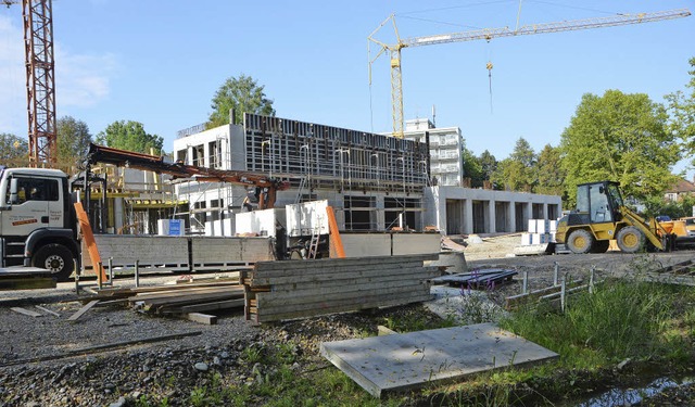 Stockwerk fr Stockwerk wchst die neue Klinik aus dem Boden.   | Foto: Gerhard Walser