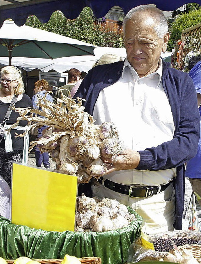 Knoblauch gefllig? Auf dem  Bauernmar... es ein groes Angebot an Produkten.    | Foto: Heidi Fssel