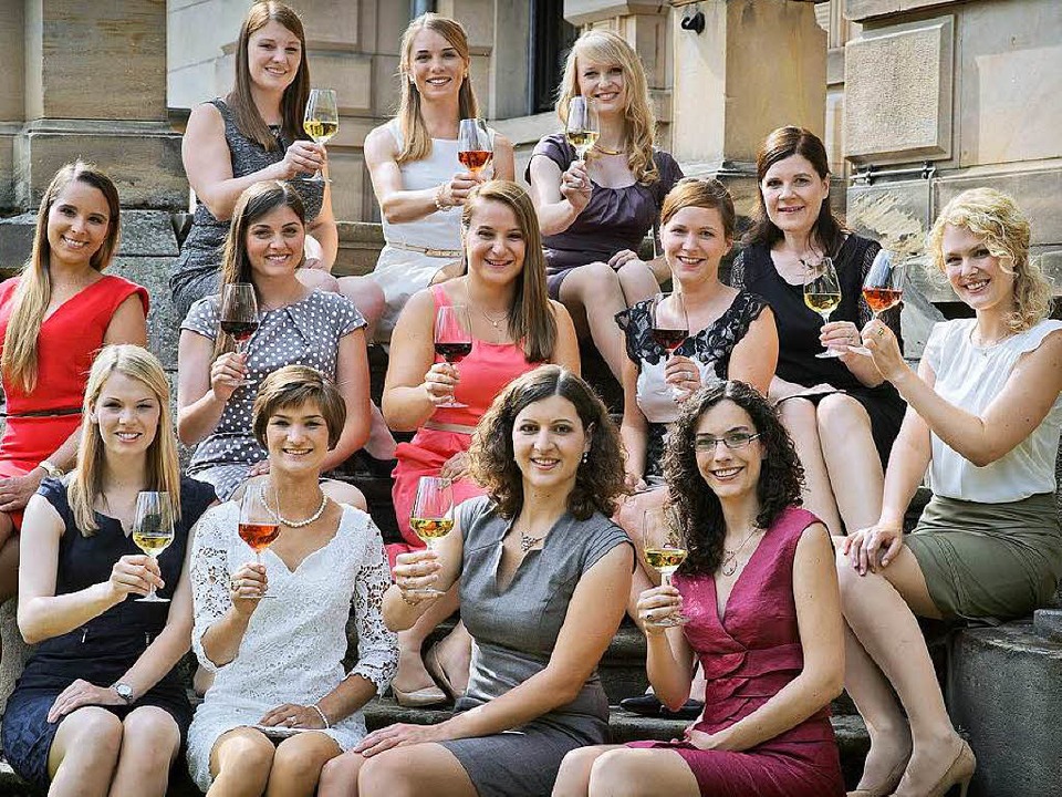 Eine dieser 13 Bewerberinnen wird am 20. September die 66. Deutsche Weinkönigin.  | Foto: Deutsches Weininstitut