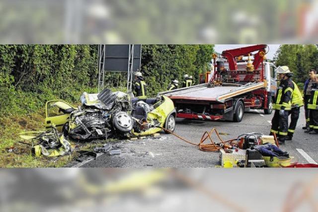 Zwei junge Mnner sterben bei Unfall