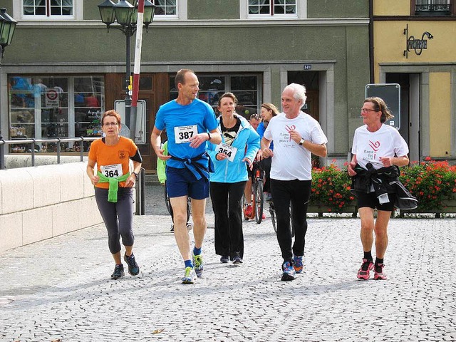 In der Mitte der  Laufenbrcke kamen d...edenslufe von beiden Seiten zusammen.  | Foto: Picasa