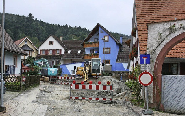 Die  Baustelle in der Oberdorfstrae z...sollen die Arbeiten nun beendet sein.   | Foto: theo weber