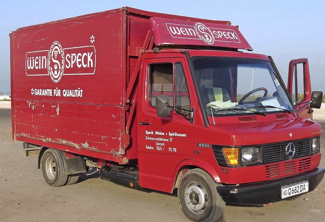 Ausgemusterter Firmen-Lkw aus Lrrach im Wstensand bei Taschkent.   | Foto: zvg