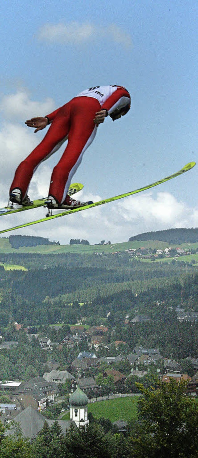 Die Weltelite fliegt diesmal nicht zu ...r: Sommer-Skispringen in Hinterzarten   | Foto: PatRICK SEEGER