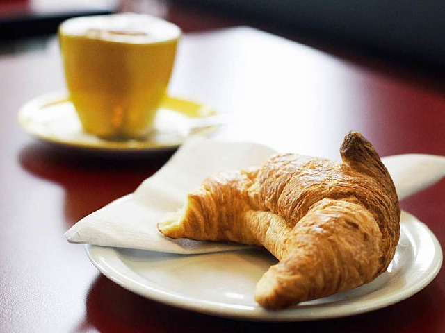 Croissant &#8211; ein beliebtes Frhst...hlt, die es produzieren und verkaufen?  | Foto: dpa