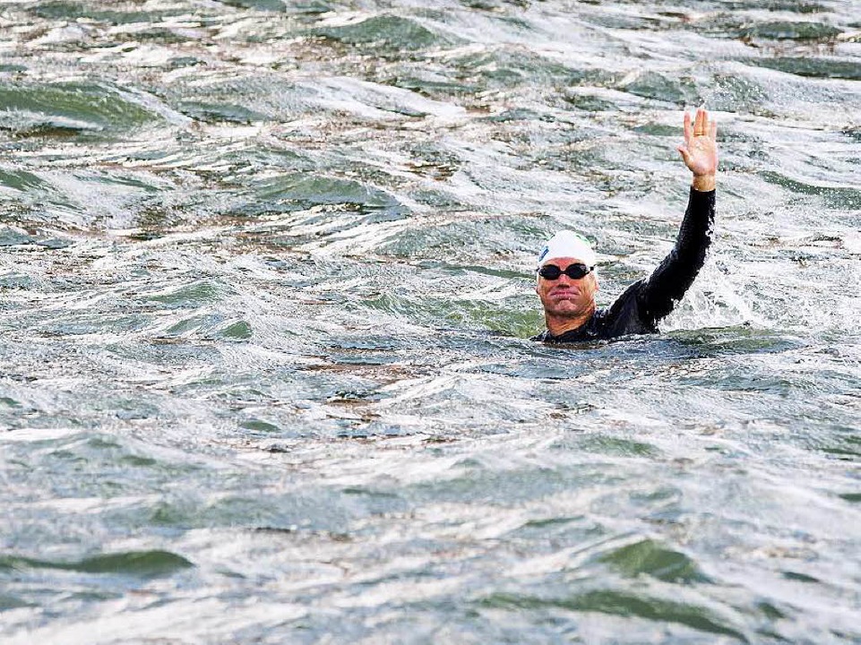 1231 Kilometer im Rhein Der schwimmende Professor ist