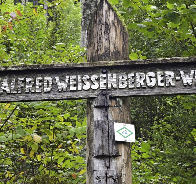 Der Wanderweg soll an den einstigen Vo...ngs zwei Buchstaben abhanden gekommen.  | Foto: Thomas Mutter