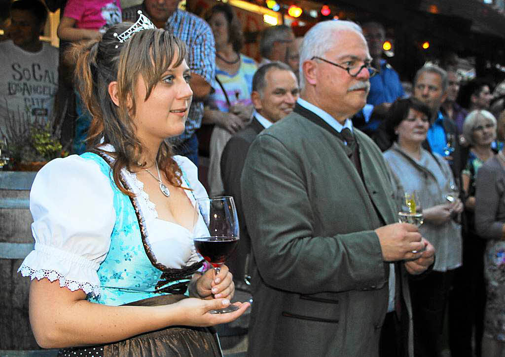 Brgermeister Gabriel Schweizer und Weinprinzessin Verena Ambs