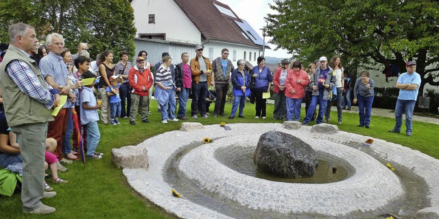 Viele Menschen haben mitgeholfen, den ...iele Menschen kamen zu der Einweihung.  | Foto: Karla Scherer